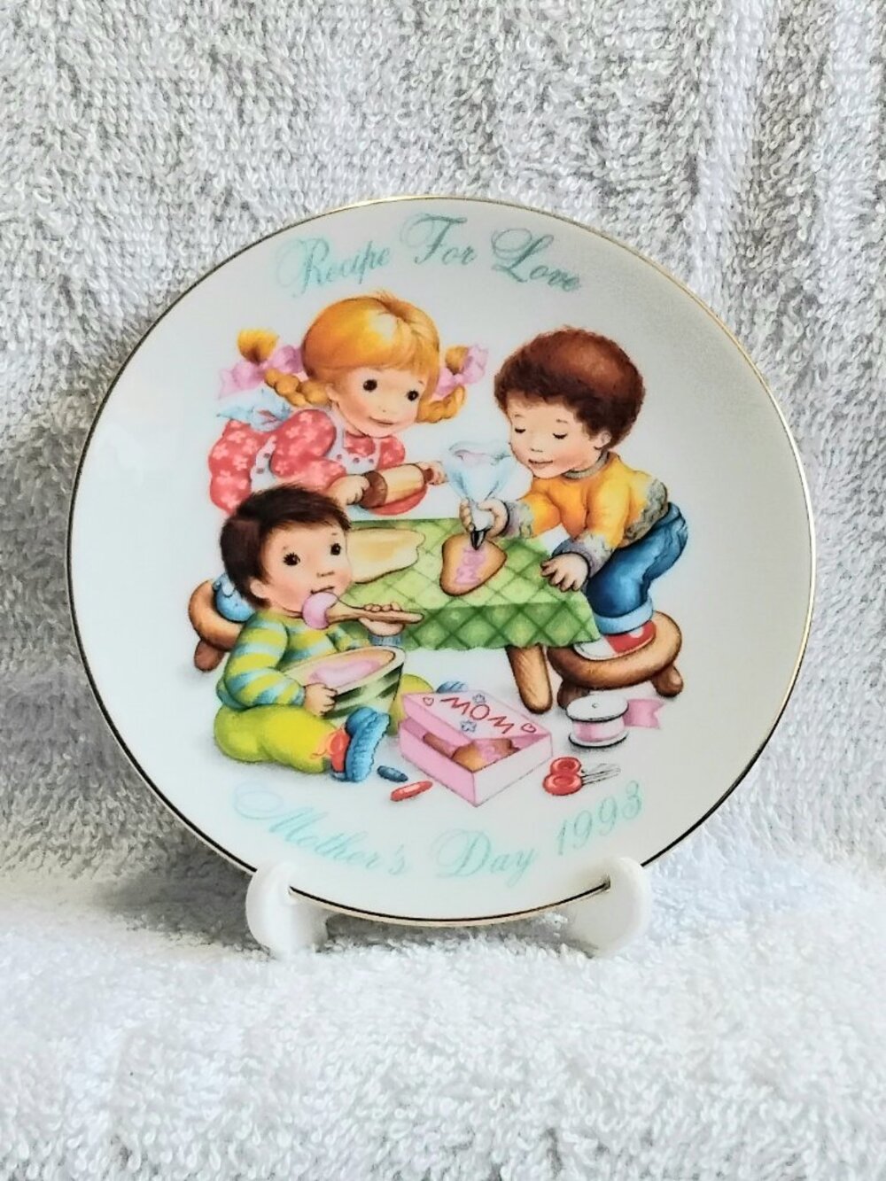 Vintage & Immaculate 5 1/4" Mother's Day Plate 1993 With Display Stand by Avon!!